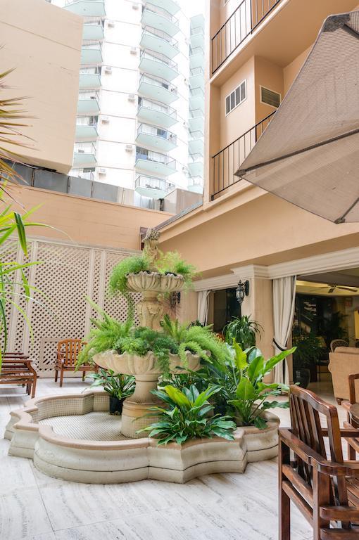 Aston Waikiki Beachside Hotel Esterno foto